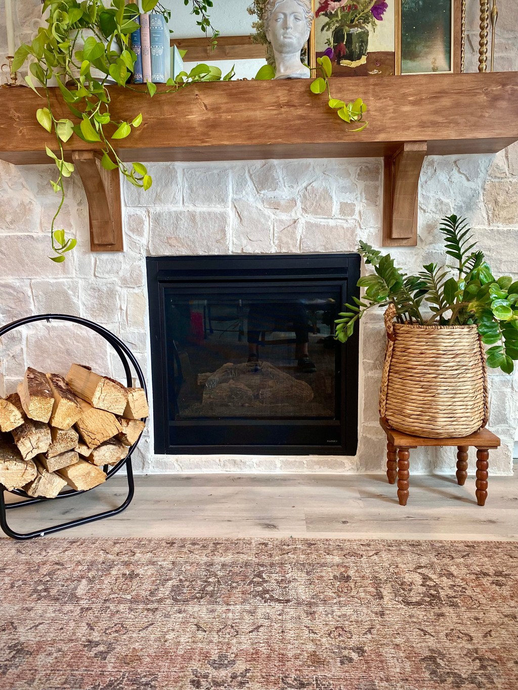 Crafting Cozy: A Step-by-Step Guide to DIY Seamless Fireplace Mantel&nbsp;Magic