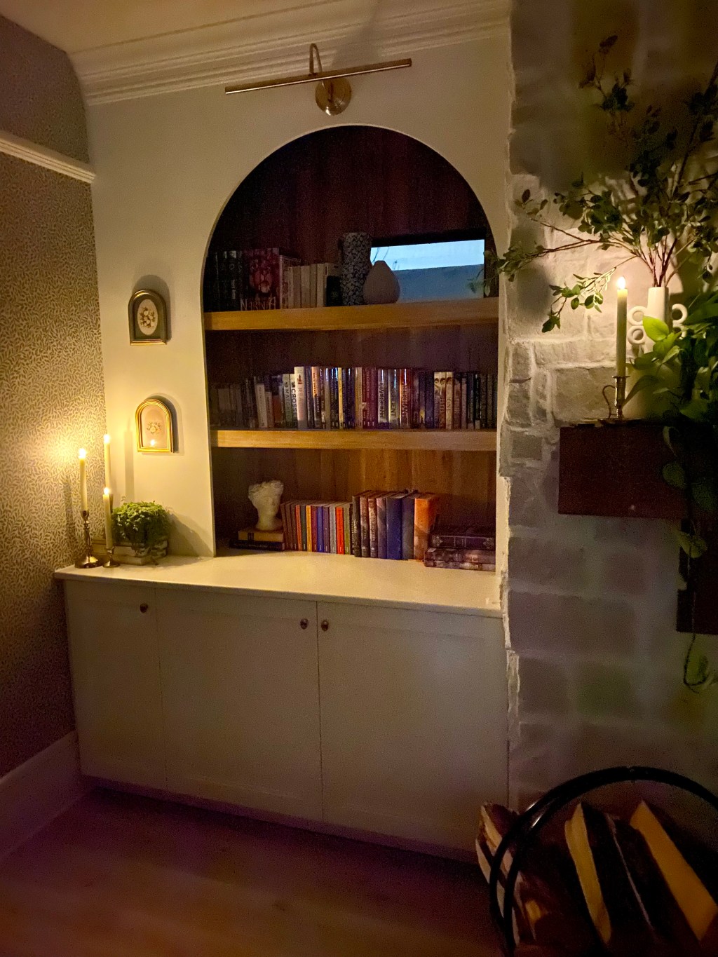 DIY MDF Arch Bookshelf for a Charming Fireplace&nbsp;Nook
