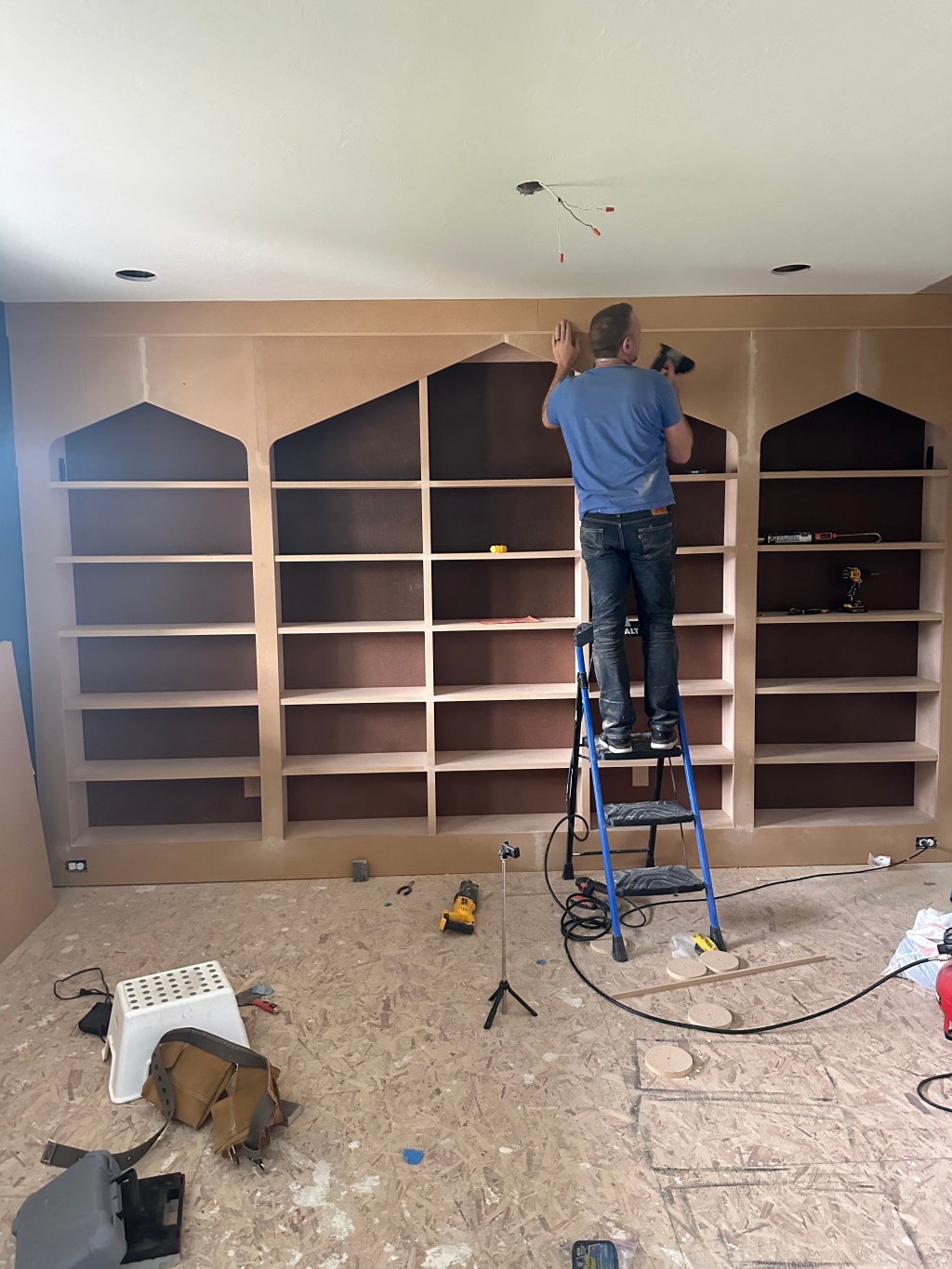 One Room Challenge Week 4 Update: Arched MDF Shelves and Entryway&nbsp;Repairs