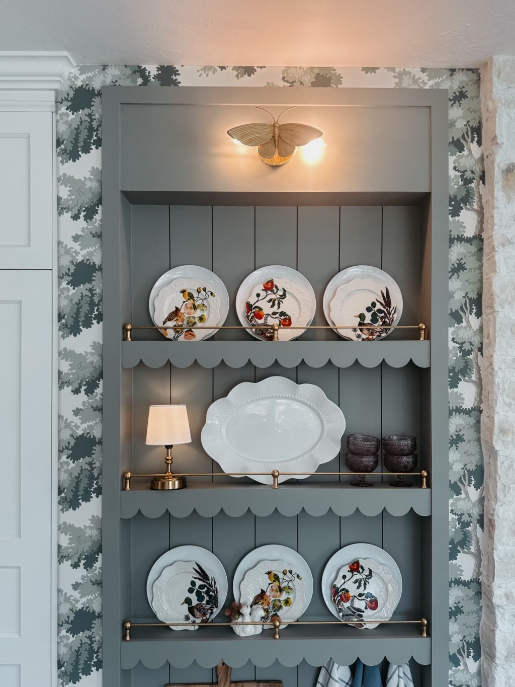 A Guide to Installing Wallpaper: Pre-pasted, Traditional, and Peel &&nbsp;Stick